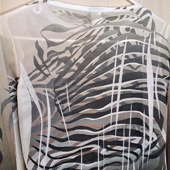 Manon USA Long Sleeve Printed Top Size M Lightweight Stretch - Picture 8 of 8